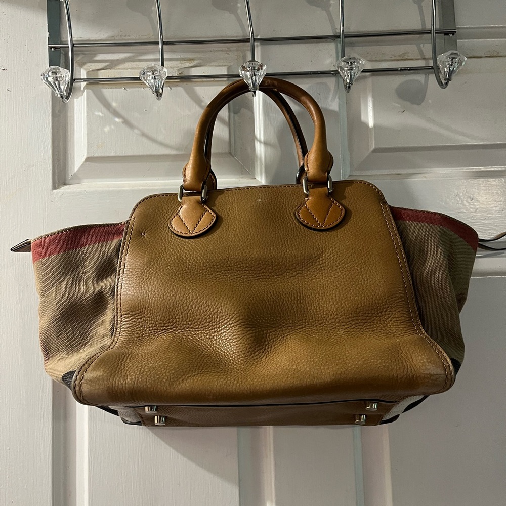 Burberry Brown Leather Satchel with Classic Design - Picture 6 of 9